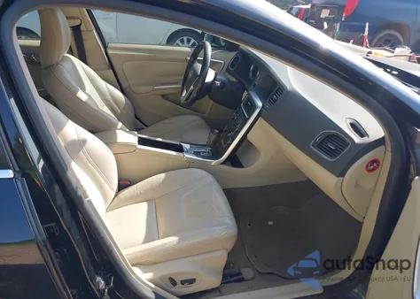 2012 Volvo S60 T5 z USA, uszkodzony, nr VIN YV1622FS4C2109850